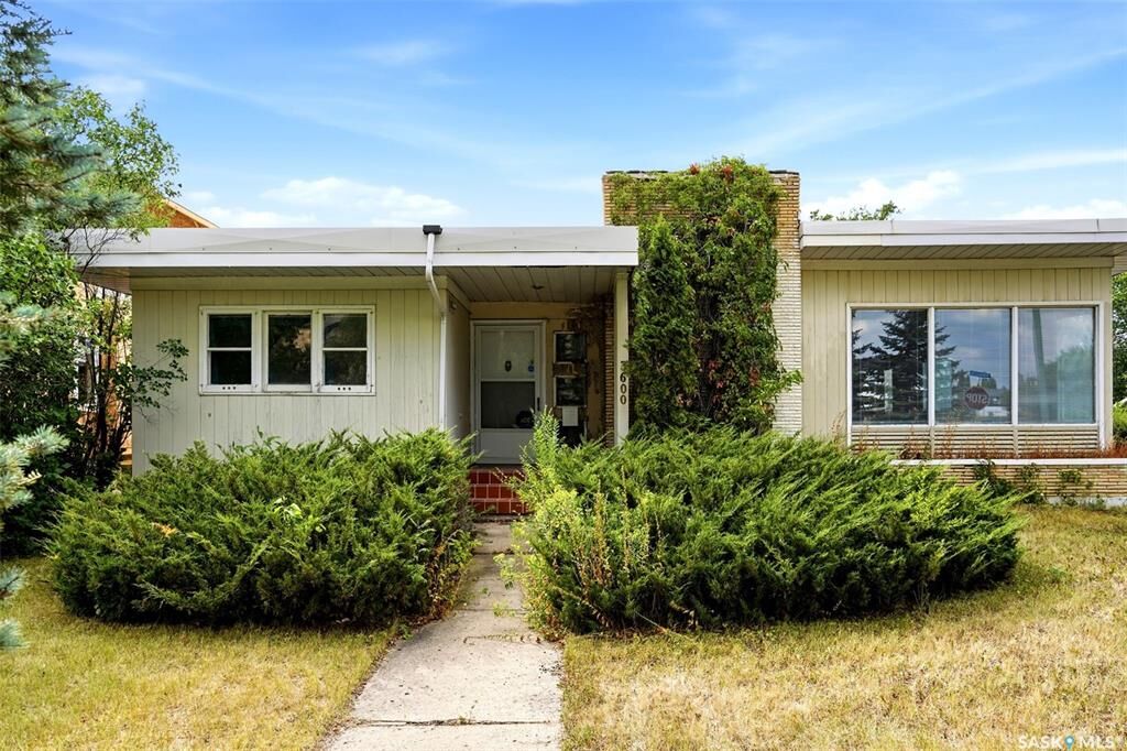 Property Photo: 3600 Albert Street SK S4S 3P6