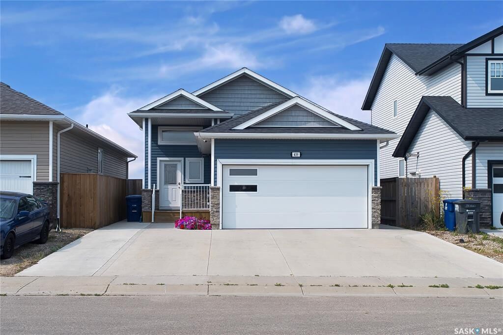 Property Photo: 439 Labine Crescent SK S7L 5Y5
