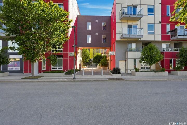 Property Photo: 404 C Avenue S 310 SK S7M 1N7