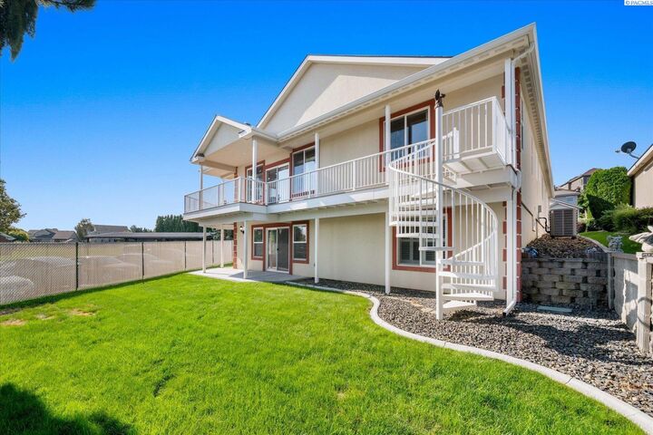 Property Photo: 352 Temple Meadow Ln WA 99352-0000