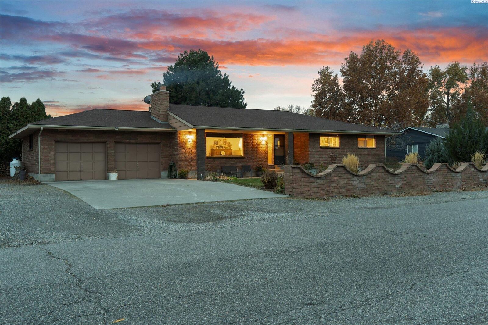 Property Photo: 4605 W 12th Avenue WA 99338