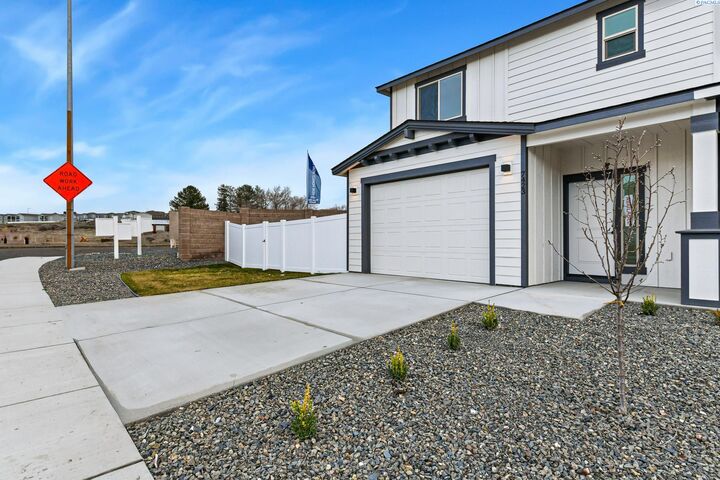 Property Photo:  7423 Grapevine Ct  WA 99353 