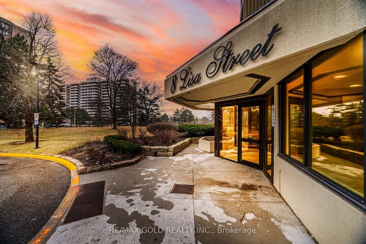 Property Photo: 8 Lisa Street 903 ON L6T 4S6