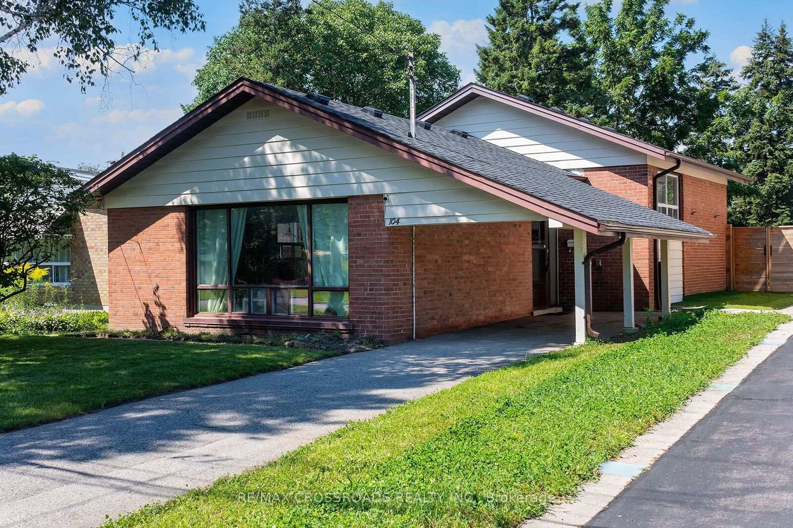 Property Photo:  104 Haileybury Drive  ON M1K 4X5 