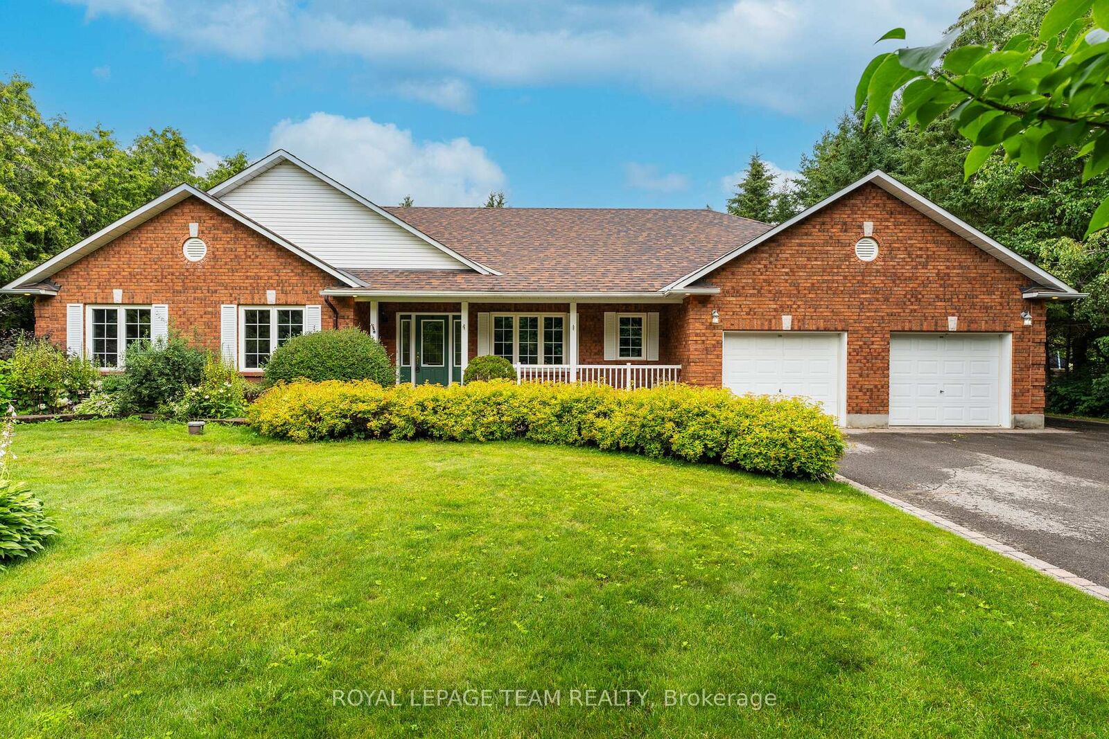 Property Photo:  6543 Wheatfield Crescent  ON K4P 1E9 