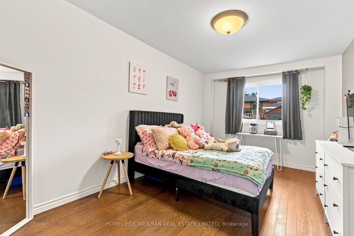Property Photo: 505 Appledore Crescent ON L5B 2L5