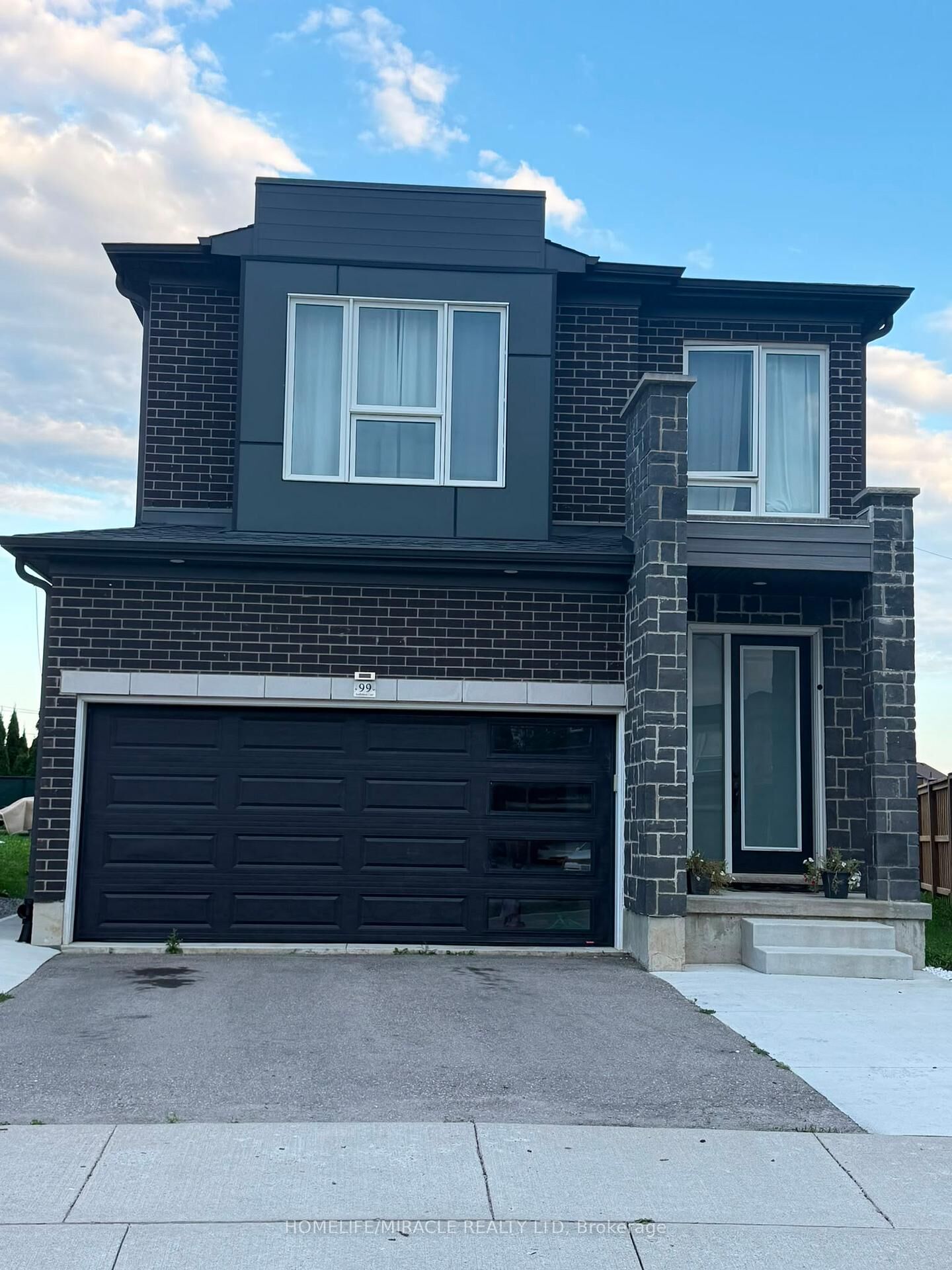 Property Photo: 99 Saddlebrook Court ON N2R 0P6
