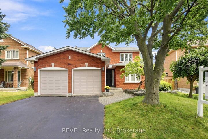 28 Falstaff Crescent — photo 1