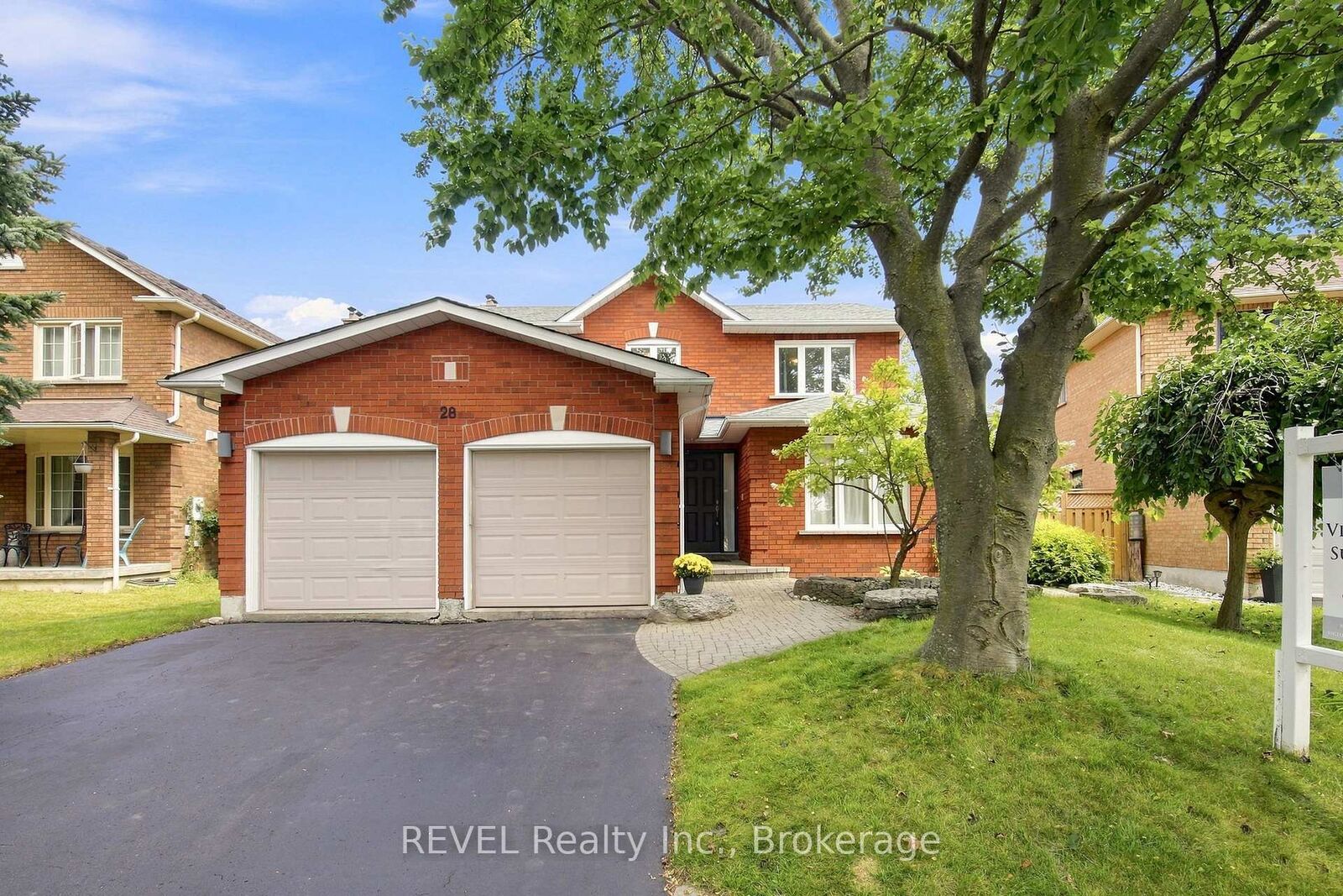 Property Photo: 28 Falstaff Crescent ON L1R 1W3