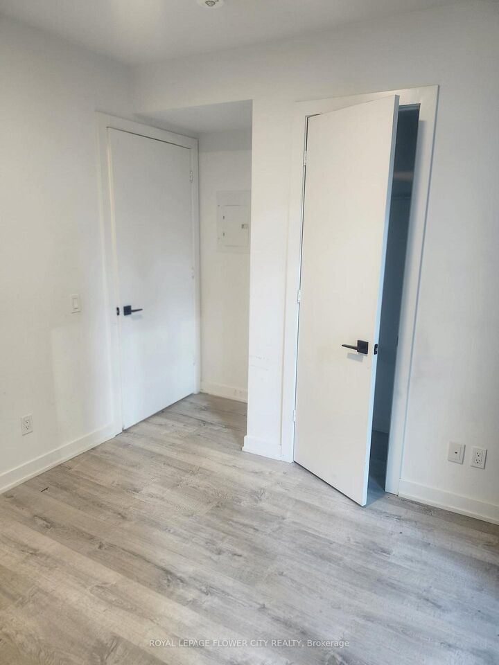 Property Photo:  327 King Street W 704  ON M5V 0W7 