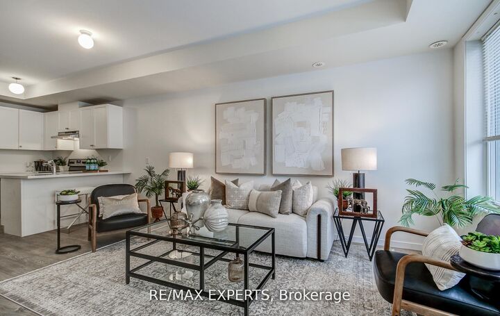 Property Photo: 300 Alex Gardner Circle 61 ON L4G 1N4
