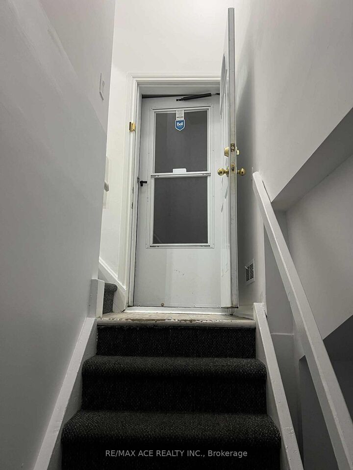 Property Photo:  137 Janray Drive Bsmt  ON M1G 1Y8 