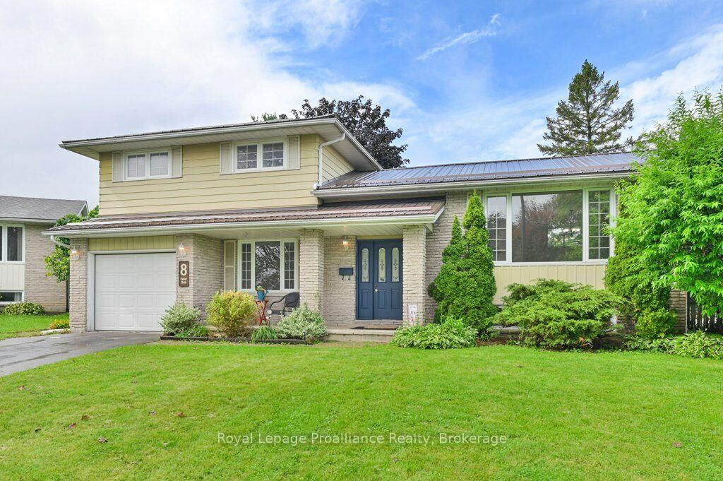 Property Photo:  8 Panter Circle  ON K8P 4S7 