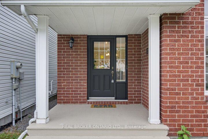 Property Photo: 2000 Oakbrook Circle ON K1W 1H4