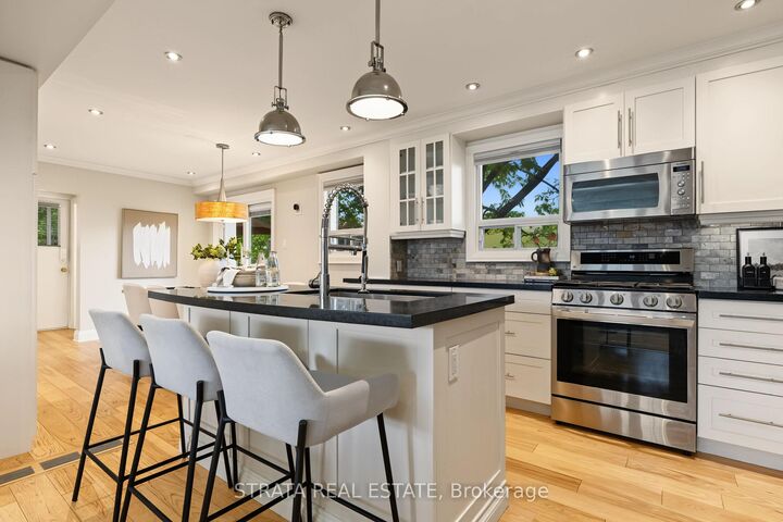 Property Photo: 36 Hawthorne Road ON M9R 1P3