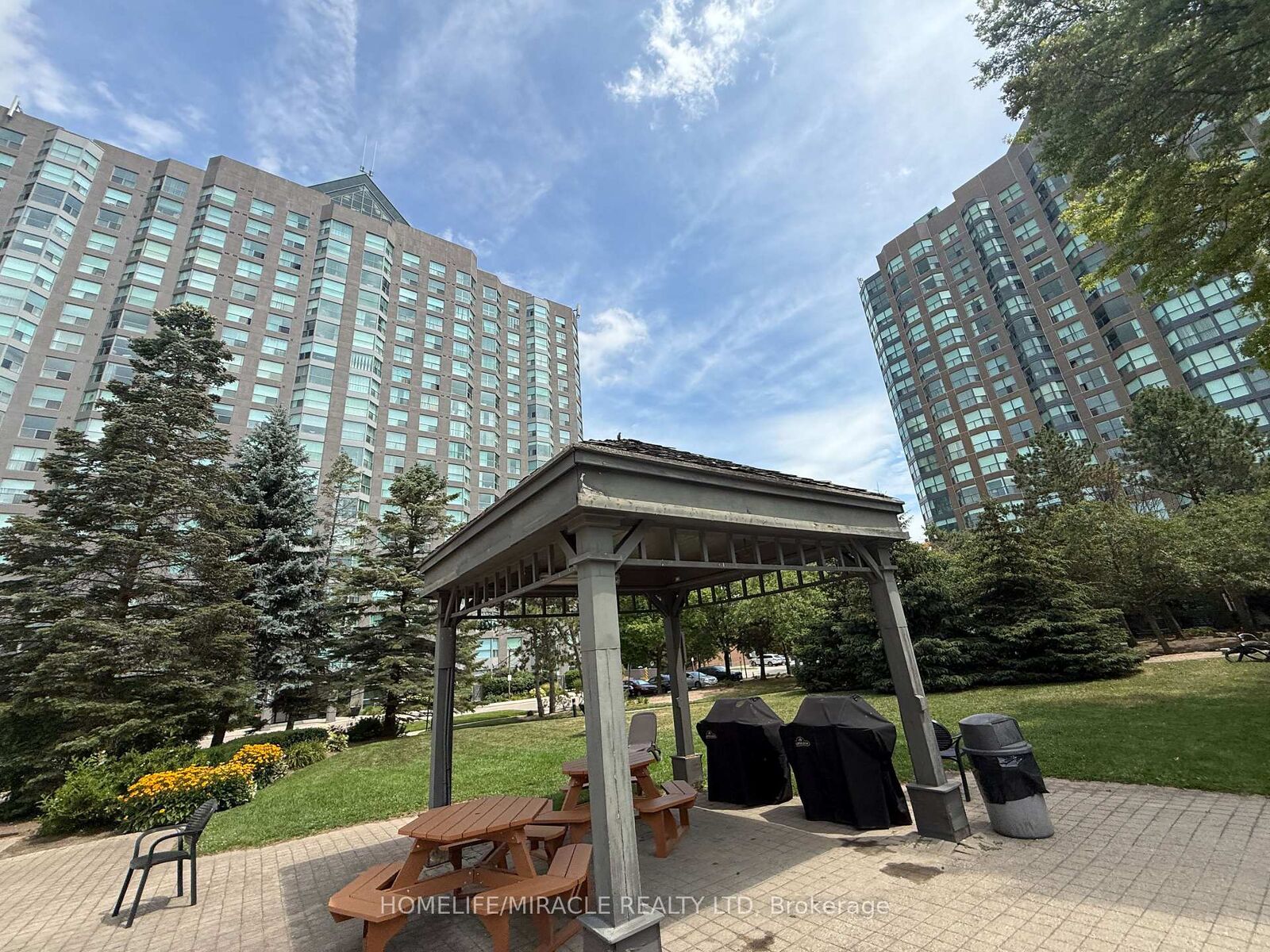 Property Photo: 2177 Burnhamthorpe Road 609 ON L5L 5P9