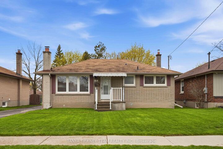 Property Photo: 264 Baldwin Street ON L1H 6H4