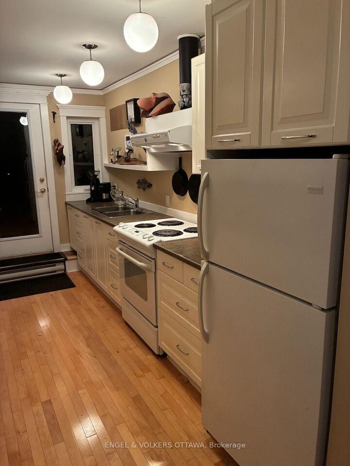 Property Photo:  190 James Street  ON K1R 5M7 