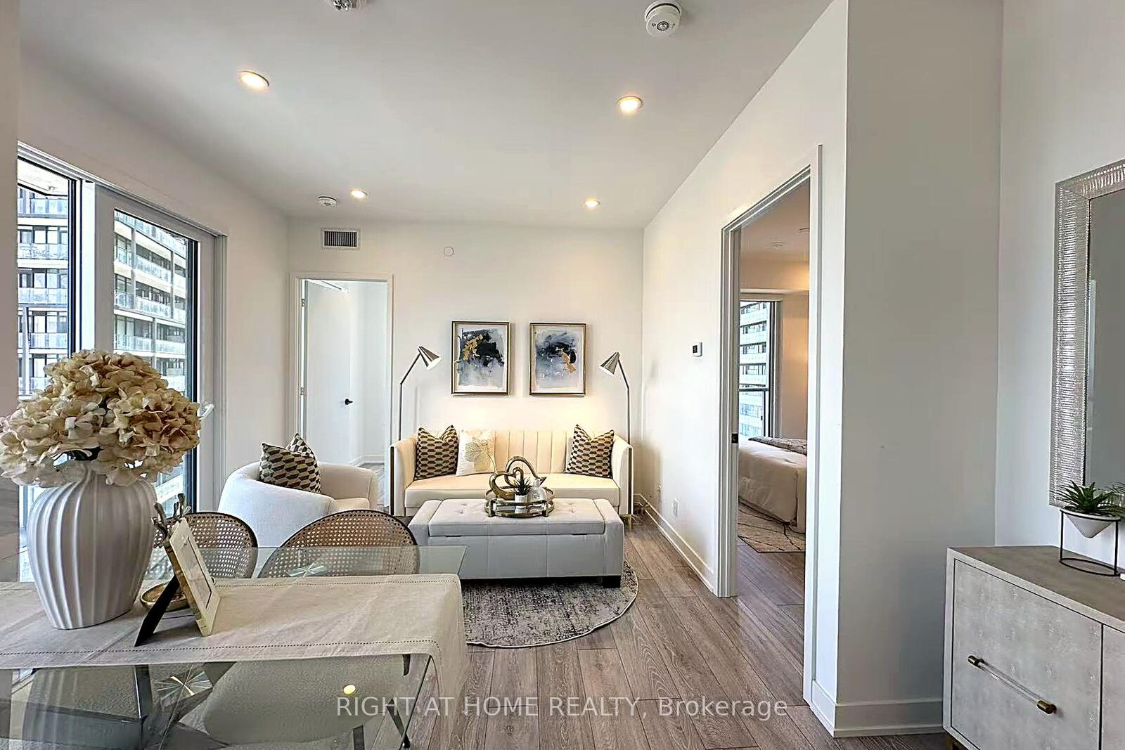 Property Photo: 108 Peter Street 3302 ON M5V 0W2