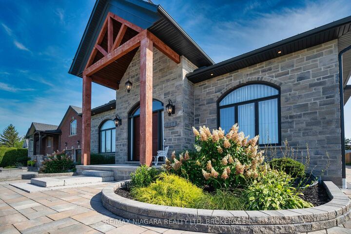 327 Queenston Road — photo 1