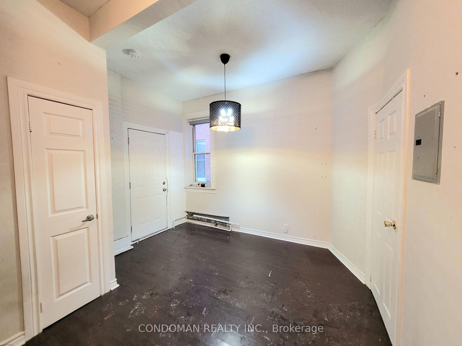 Property Photo:  135 John Street S 4  ON L8N 2C3 