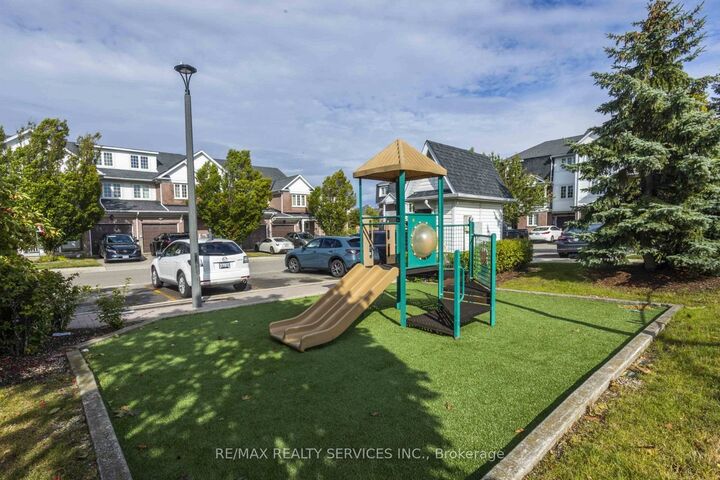 Property Photo: 6830 Meadowvale Town Centre Circle 65 ON L5N 7T5