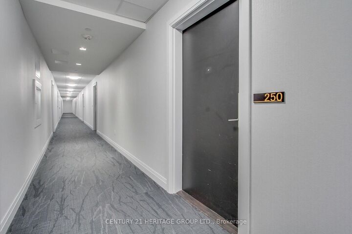 Property Photo:  555 William Graham Drive 250  ON L4G 7C4 