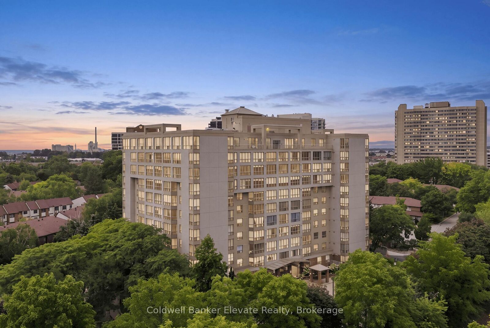 Property Photo:  1110 Walden Circle 312  ON L5J 4R3 