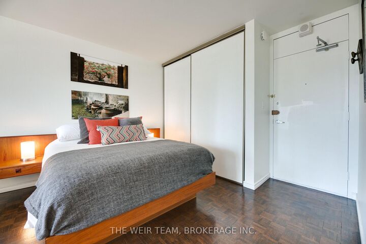 Property Photo: 40 Homewood Avenue 905 ON M4Y 2K2