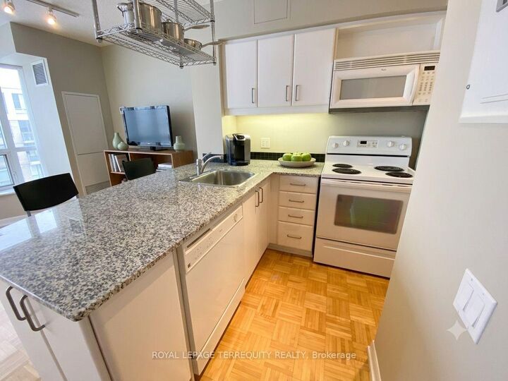Photo de la propriété:  33 Sheppard Avenue E 1009  ON M2N 7K1 