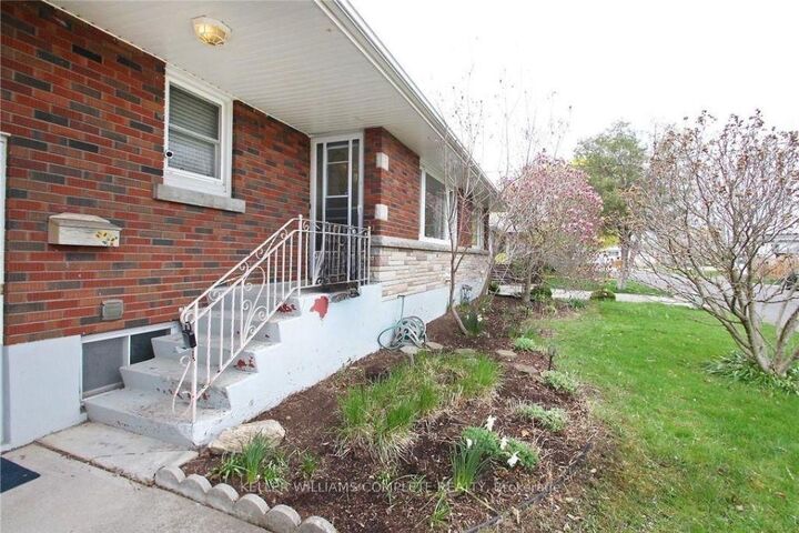 Property Photo:  6 Myrtle Avenue Upper  ON L2M 5W1 