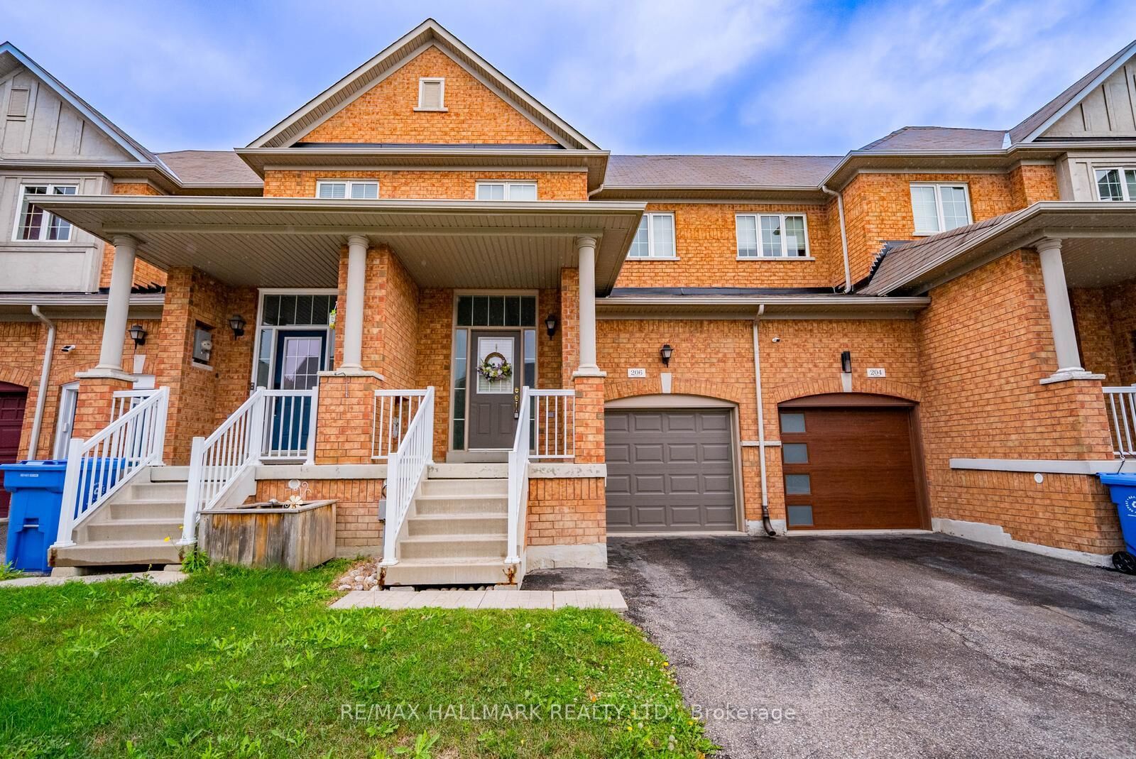 Property Photo:  206 Lageer Drive  ON L4A 0X1 