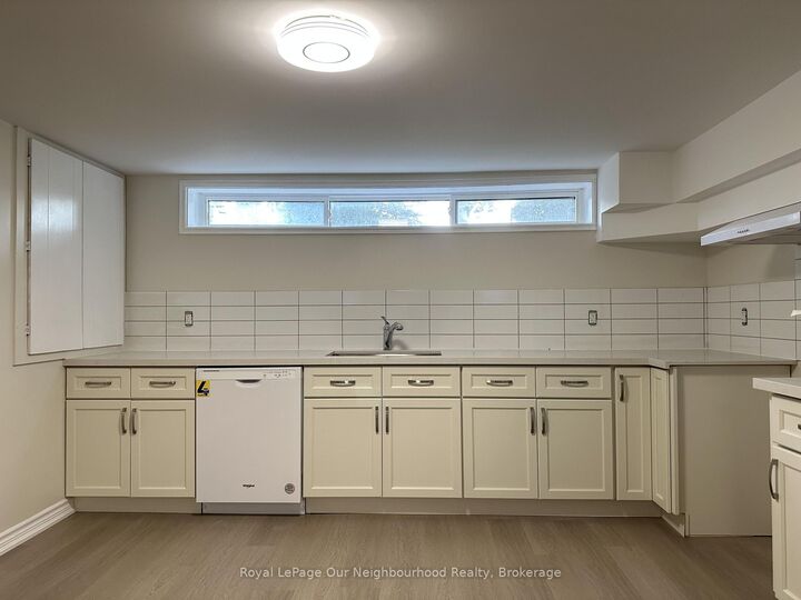 Property Photo:  122 Sanderling Crescent Bsmt  ON K9V 4V2 