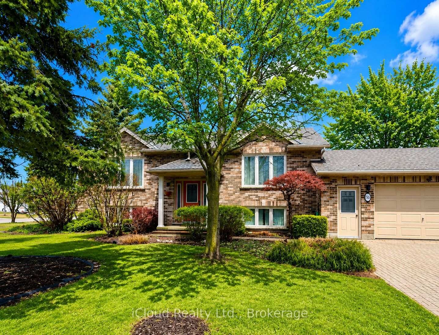 Property Photo: 86 Glendale Drive E ON N4G 1J7