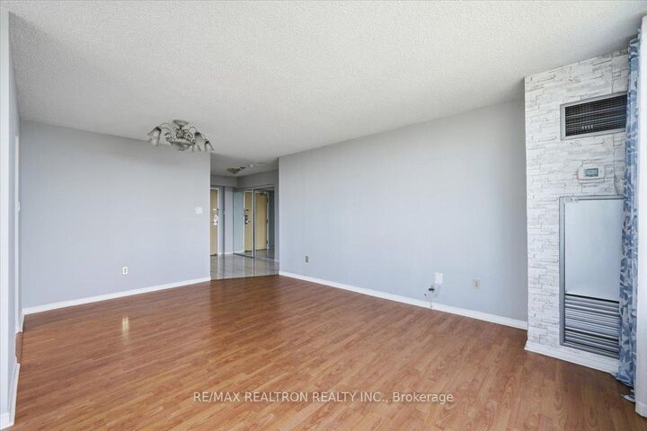 Property Photo: 5 Greystone Walk Drive 1604 ON M1K 5J5