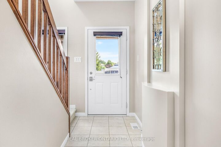 Property Photo:  24 Hackberry Trail  ON K7C 0B1 