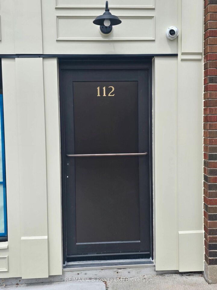Property Photo:  112 Ontario Street 2  ON N5A 7Y4 