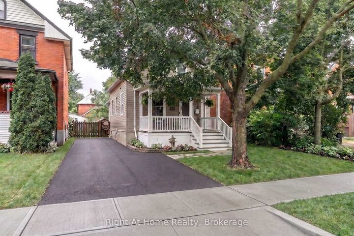Property Photo:  386 Albert Street  ON N5A 3L1 