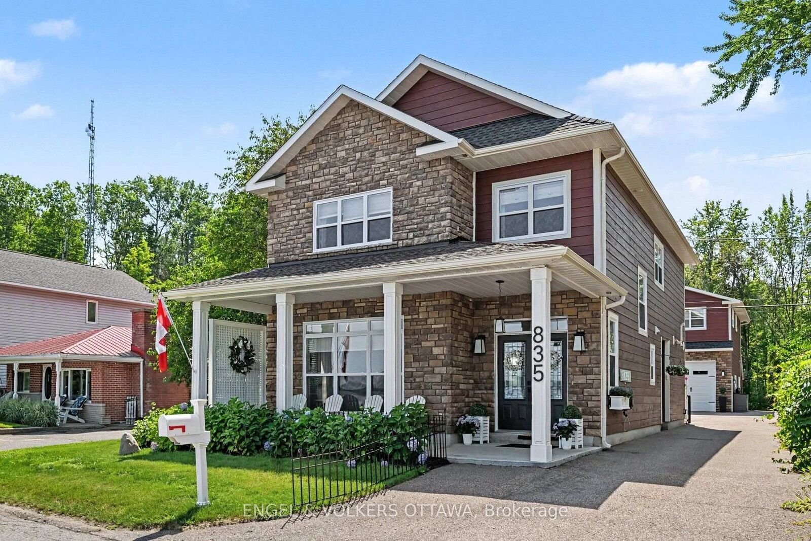 Property Photo: 835 Archibald Street ON K0A 1G0