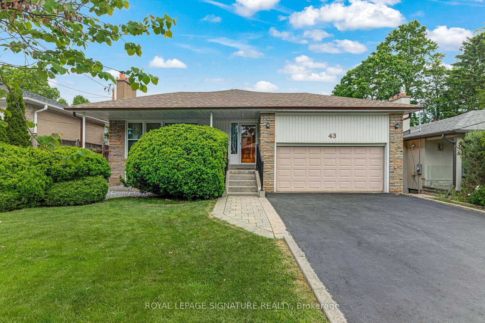 Property Photo:  43 Viamede Crescent  ON M2K 2A7 