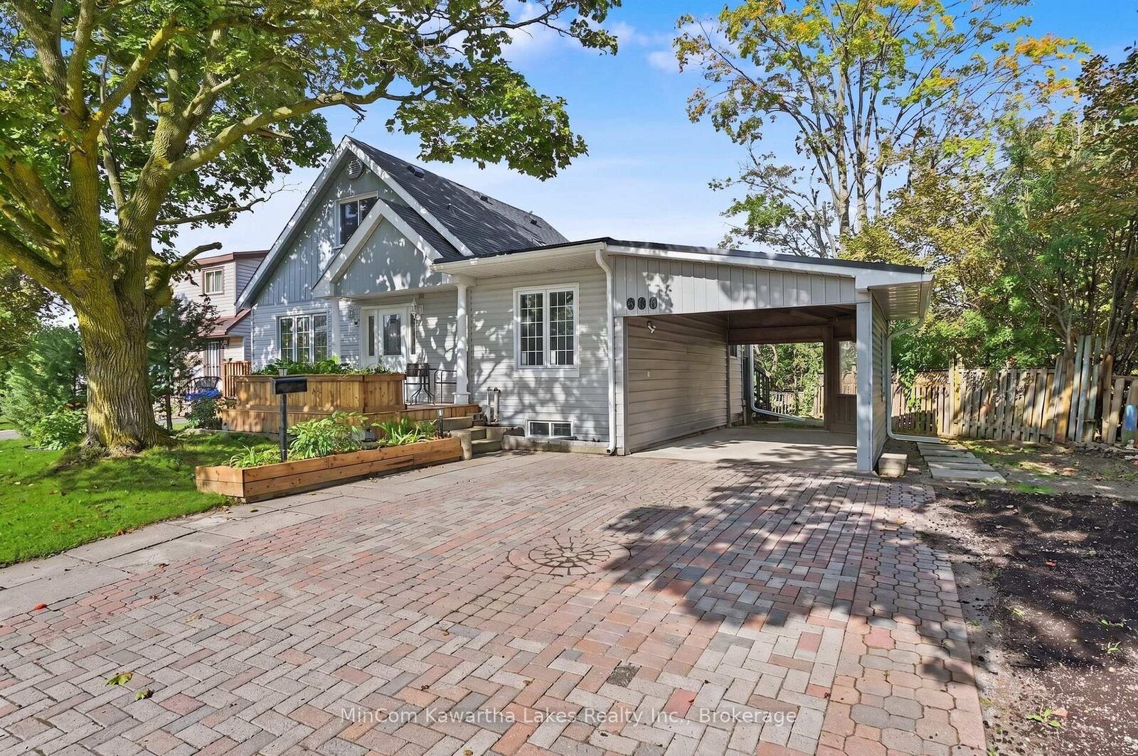 Property Photo: 811 Morphet Avenue ON K9J 2X7