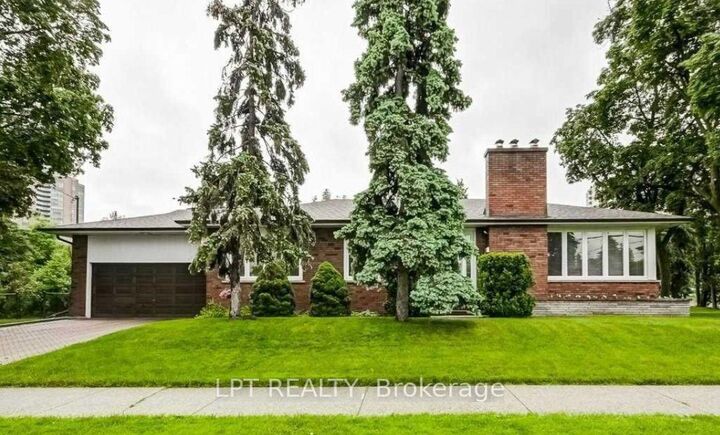 27 Kingsview Boulevard — photo 1
