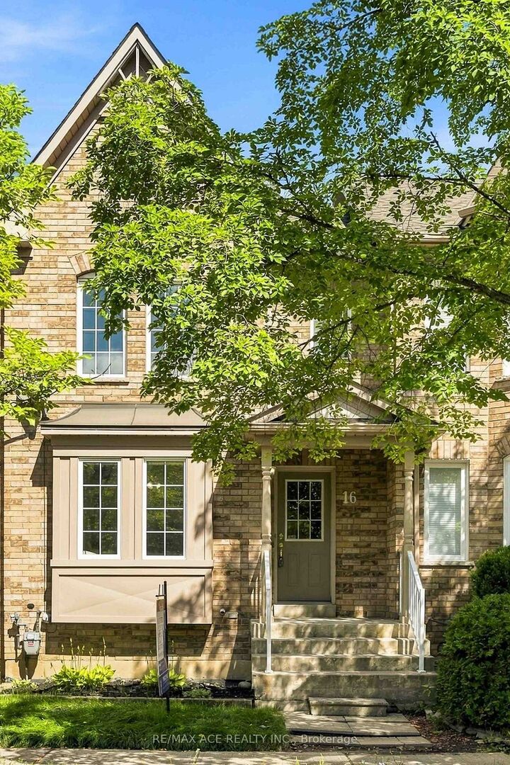 Property Photo: 16 White's Hill Avenue ON L6B 1C1