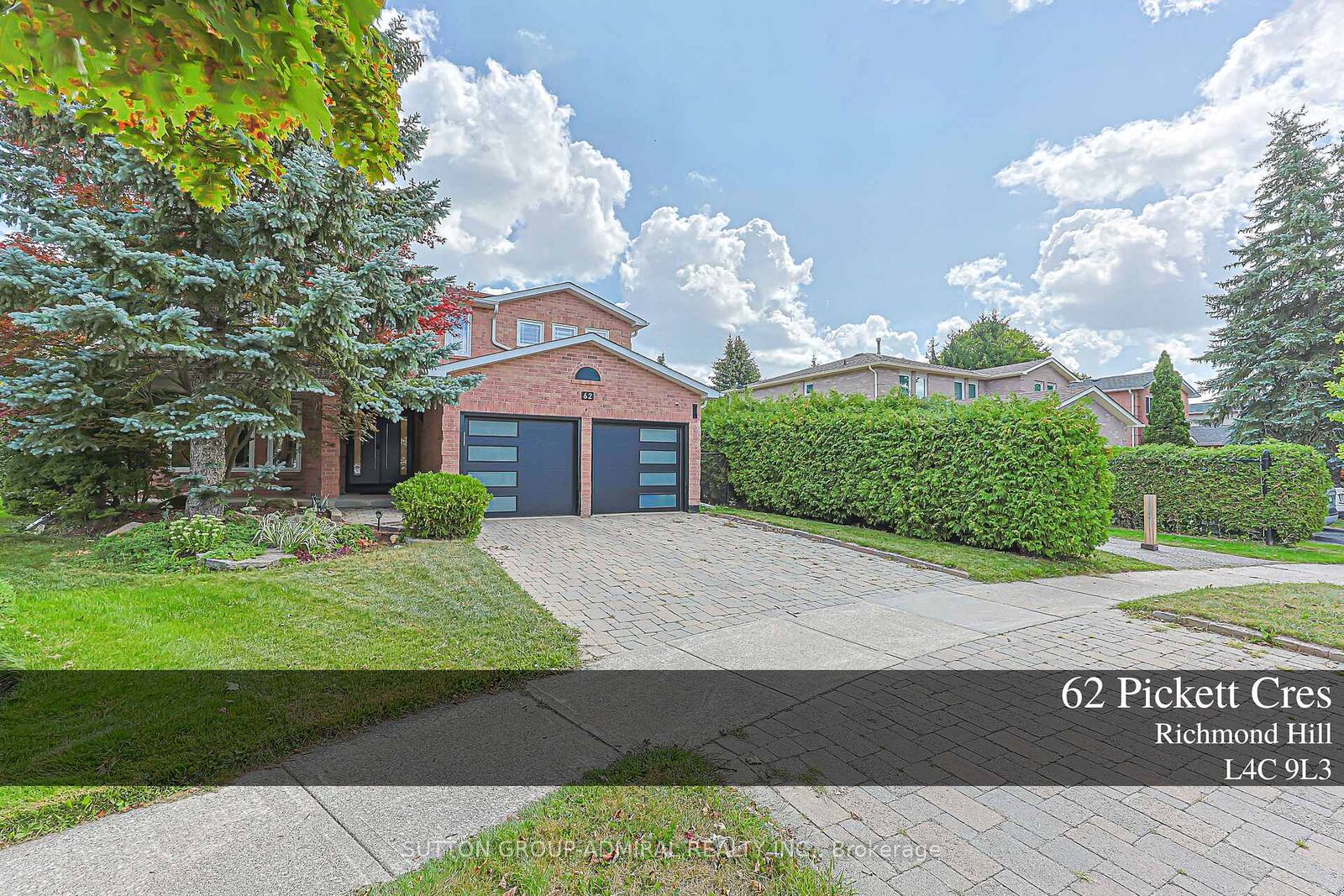 Property Photo: 62 Pickett Crescent ON L4C 9L3