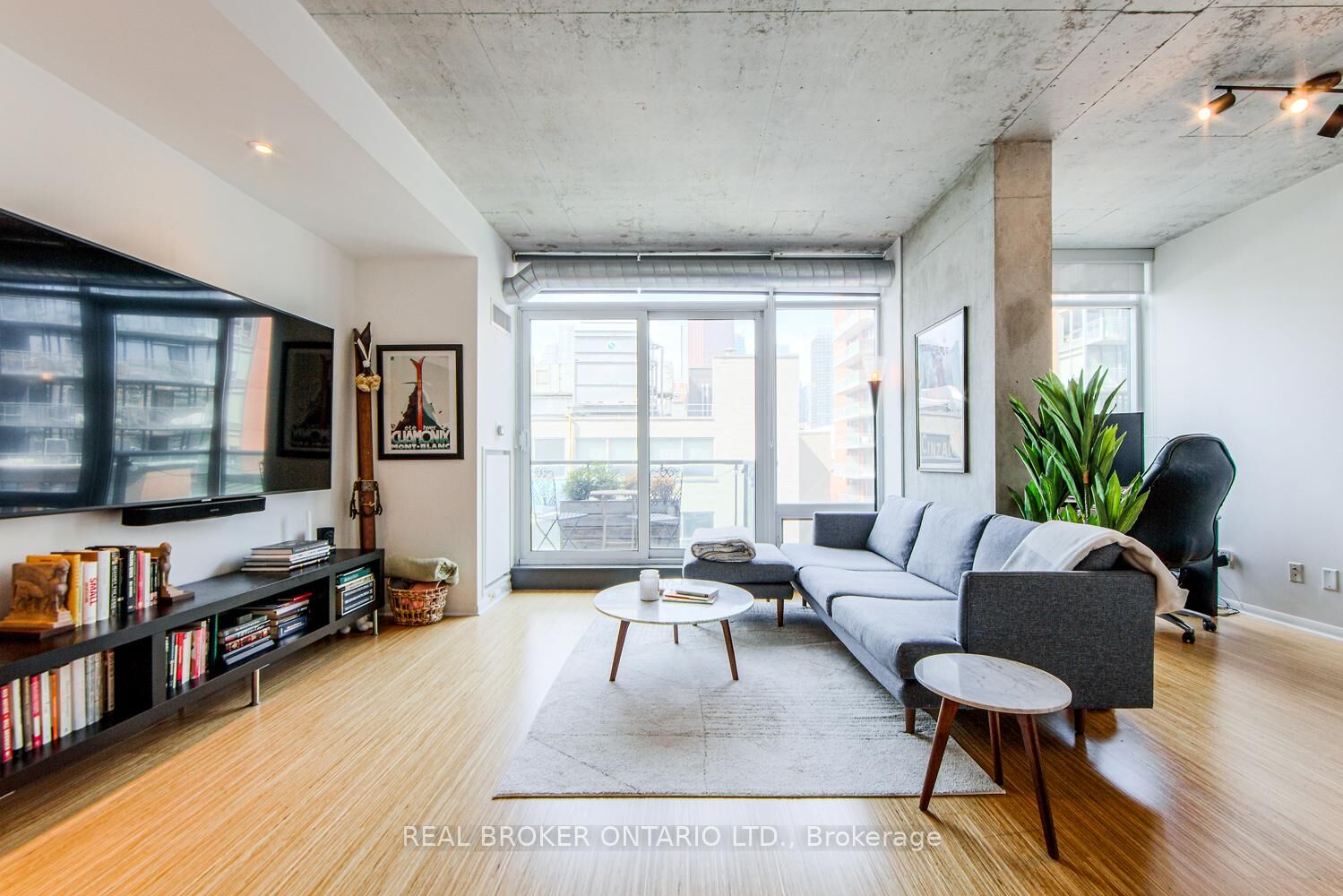 Property Photo:  333 Adelaide Street E 732  ON M5A 1N3 