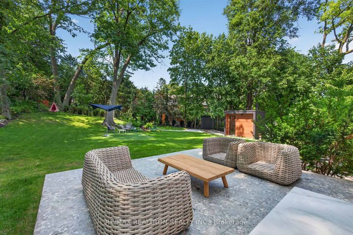 Property Photo:  8 Breezewood Drive  ON M8Y 2C1 
