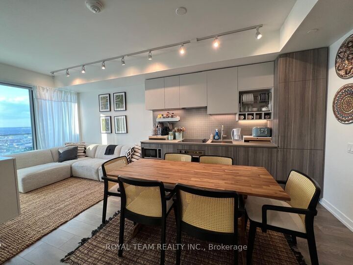 Property Photo:  898 Portage Parkway 6001  ON L4K 0J1 