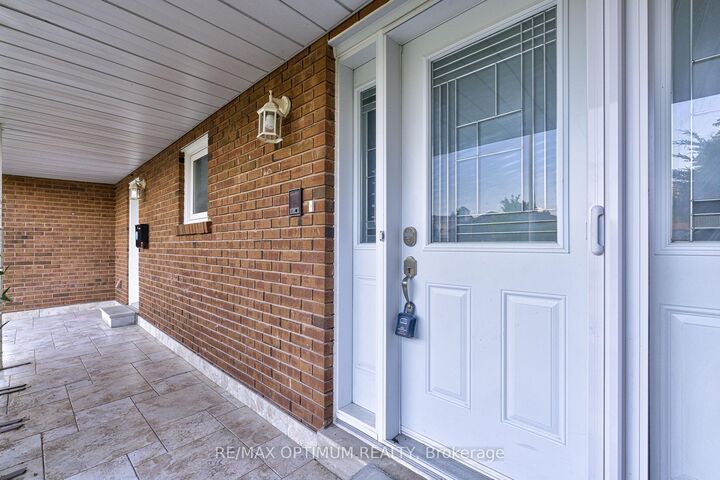 Property Photo: 2498 Privet Crescent ON L5B 2S4