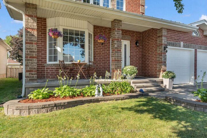 Property Photo:  1208 Greenwood Park Drive  ON K7K 7K3 
