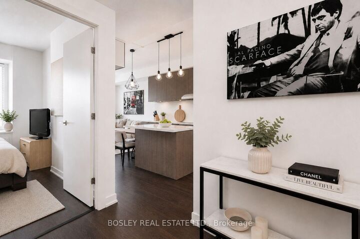 Property Photo: 223 St Clair Avenue 209 ON M4V 0A5